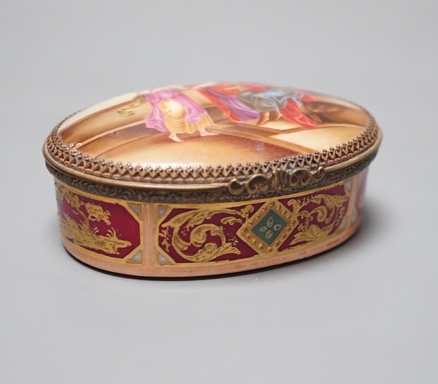 A Vienna style painted porcelain box and cover, c.1900, 8cm